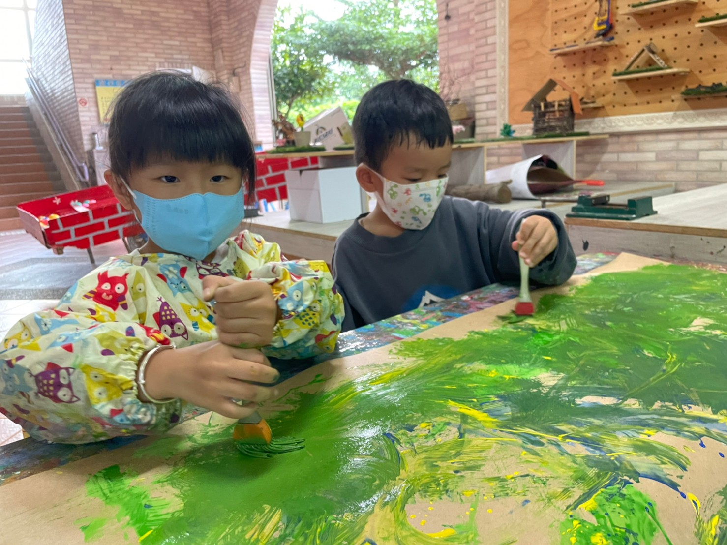 集體創作畫-我才不放手呢!