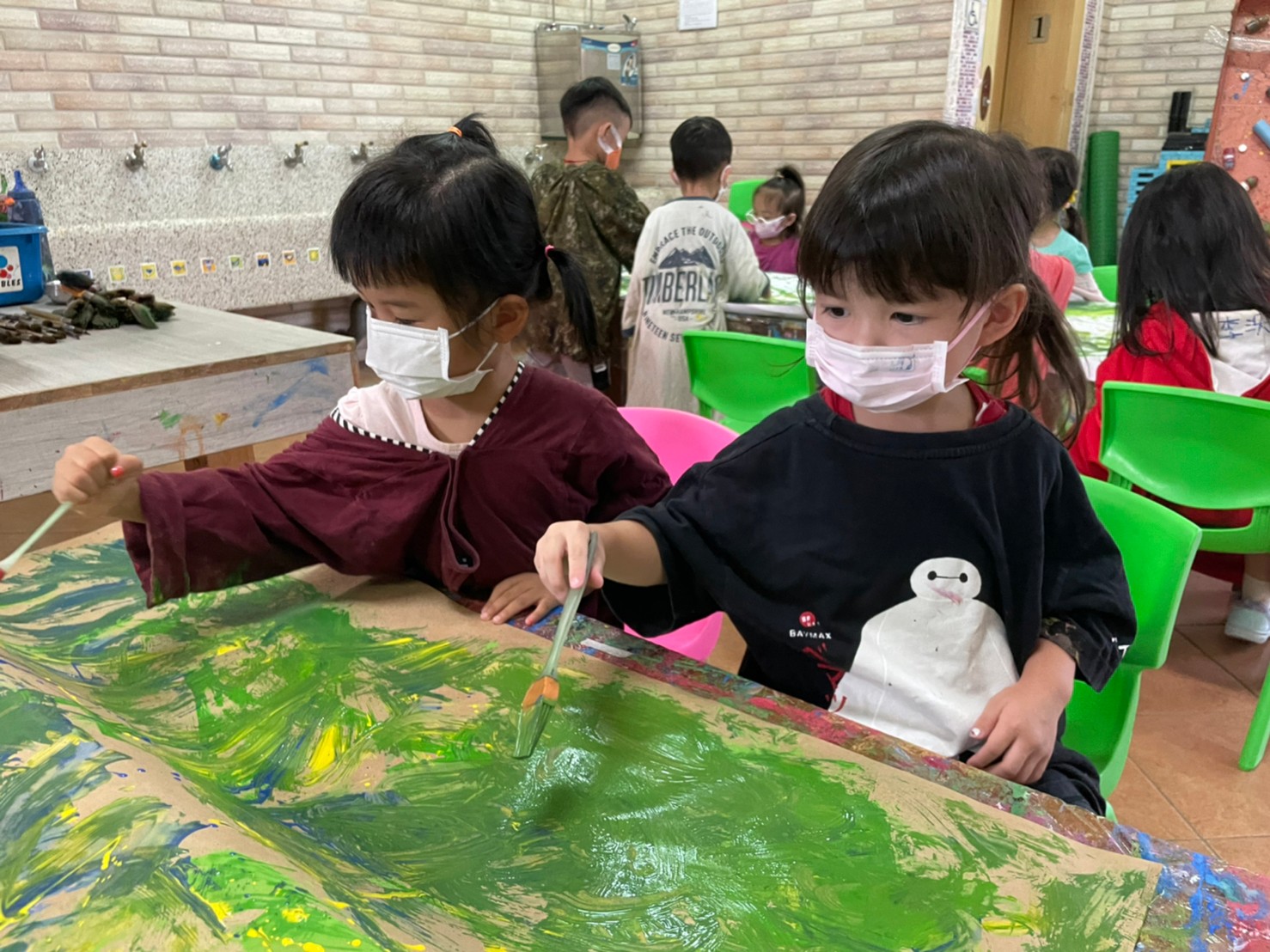 集體創作畫-我才不放手呢!