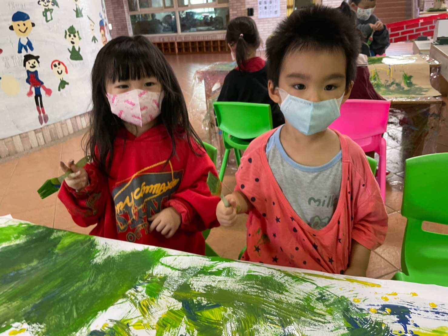 集體創作畫-我才不放手呢!