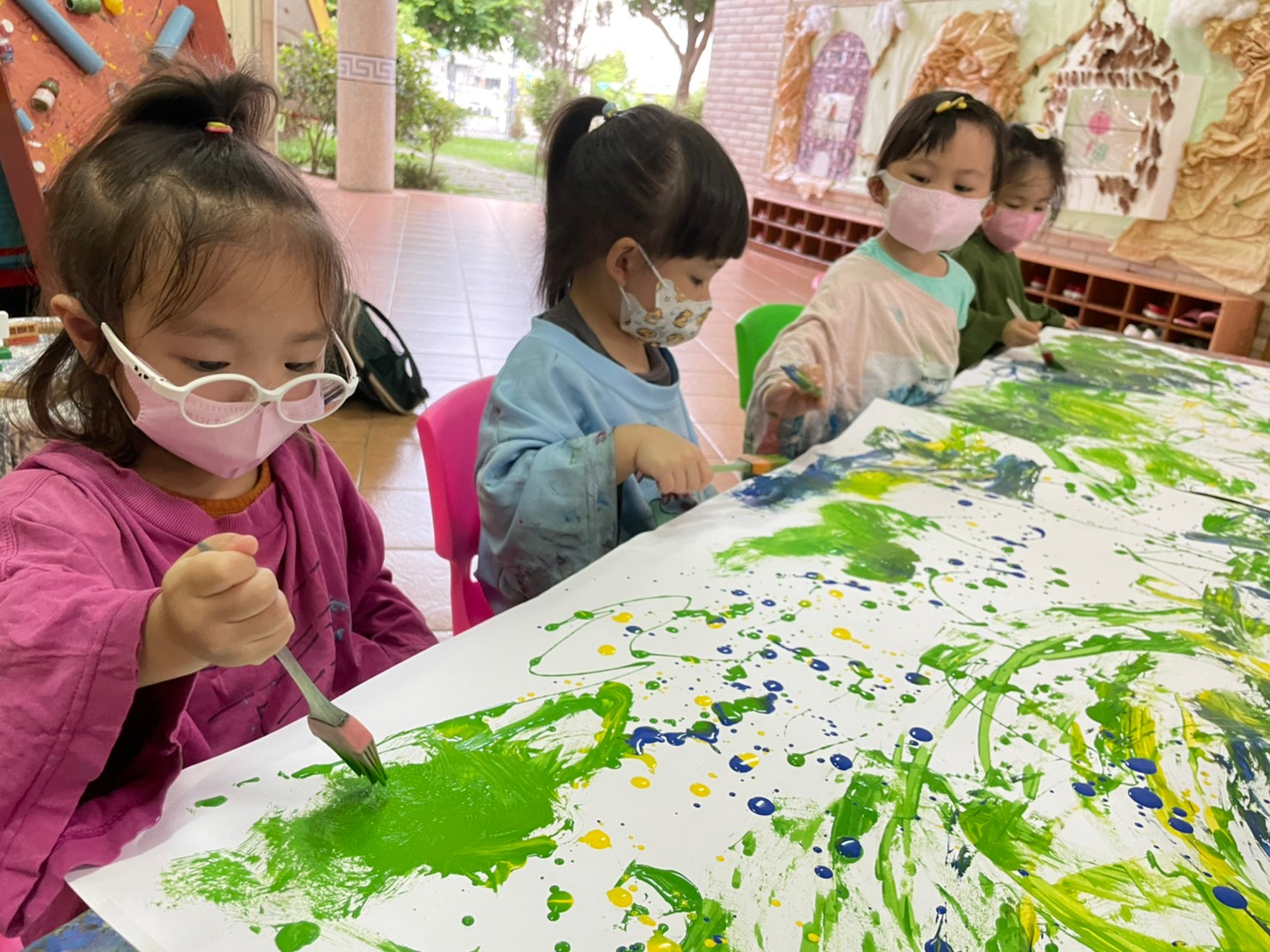 集體創作畫-我才不放手呢!