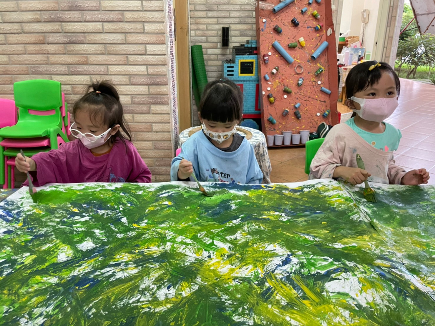 集體創作畫-我才不放手呢!