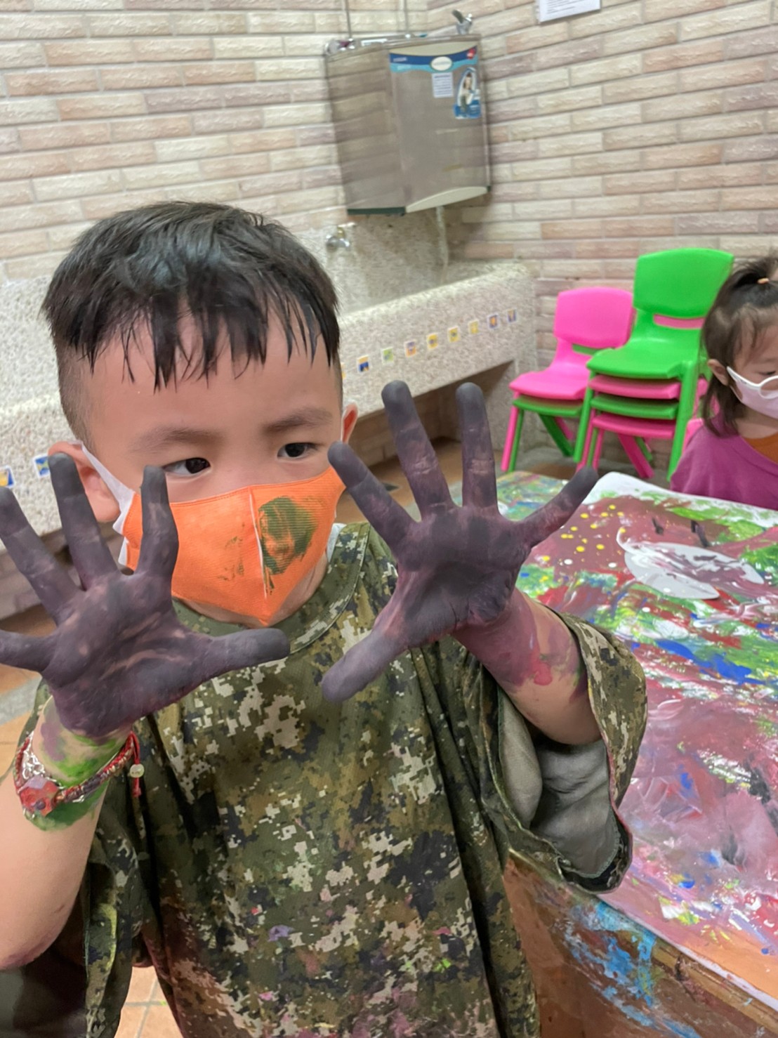 集體創作畫-我才不放手呢!