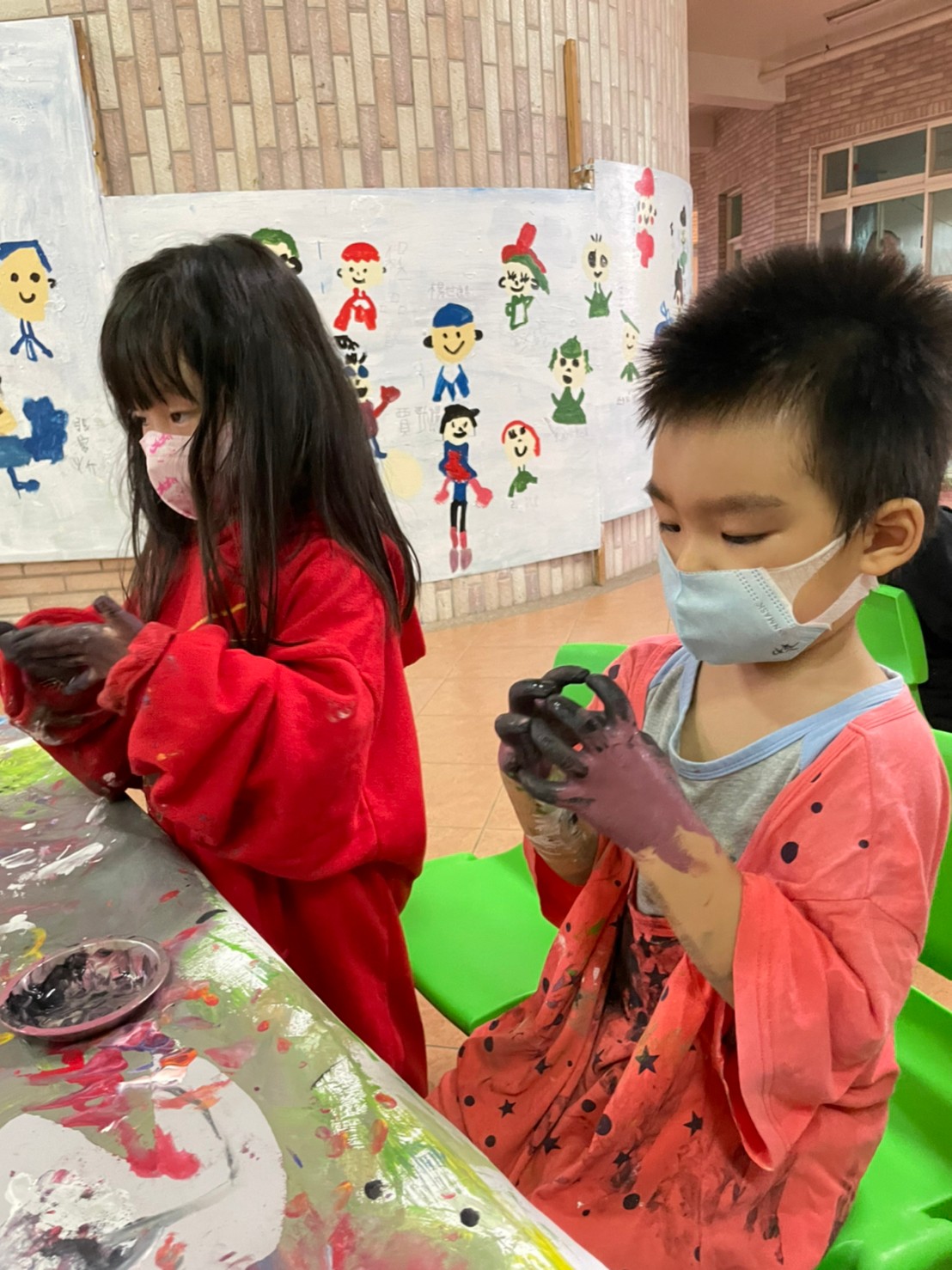 集體創作畫-我才不放手呢!