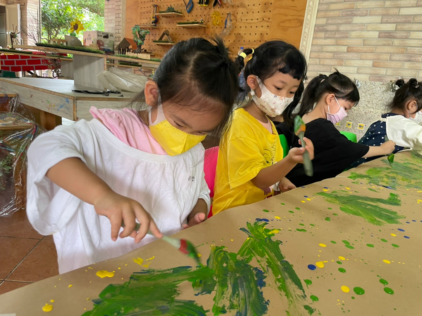 集體創作畫-我才不放手呢!