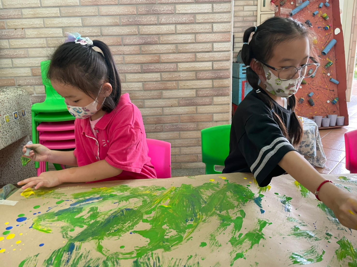 集體創作畫-我才不放手呢!