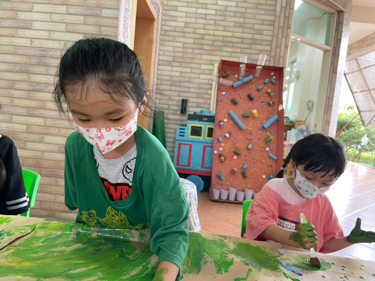 集體創作畫-我才不放手呢!