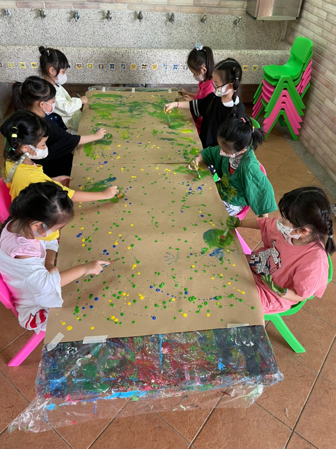 集體創作畫-我才不放手呢!