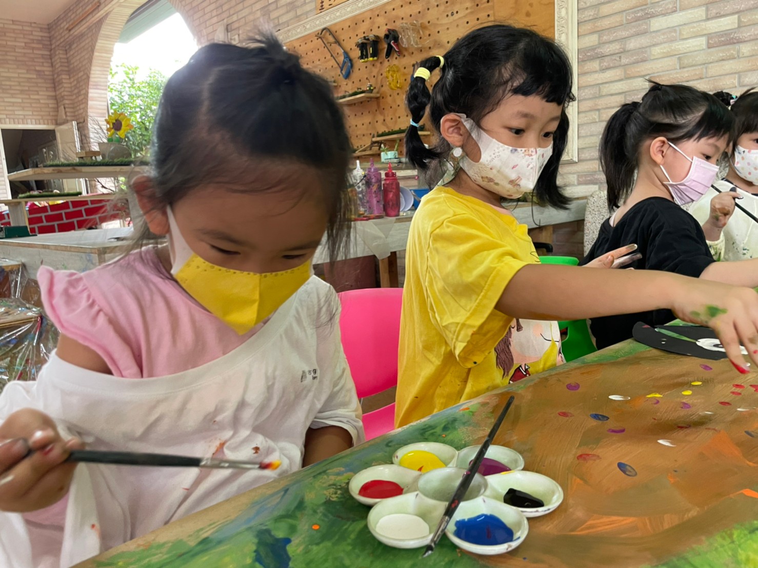 集體創作畫-我才不放手呢!