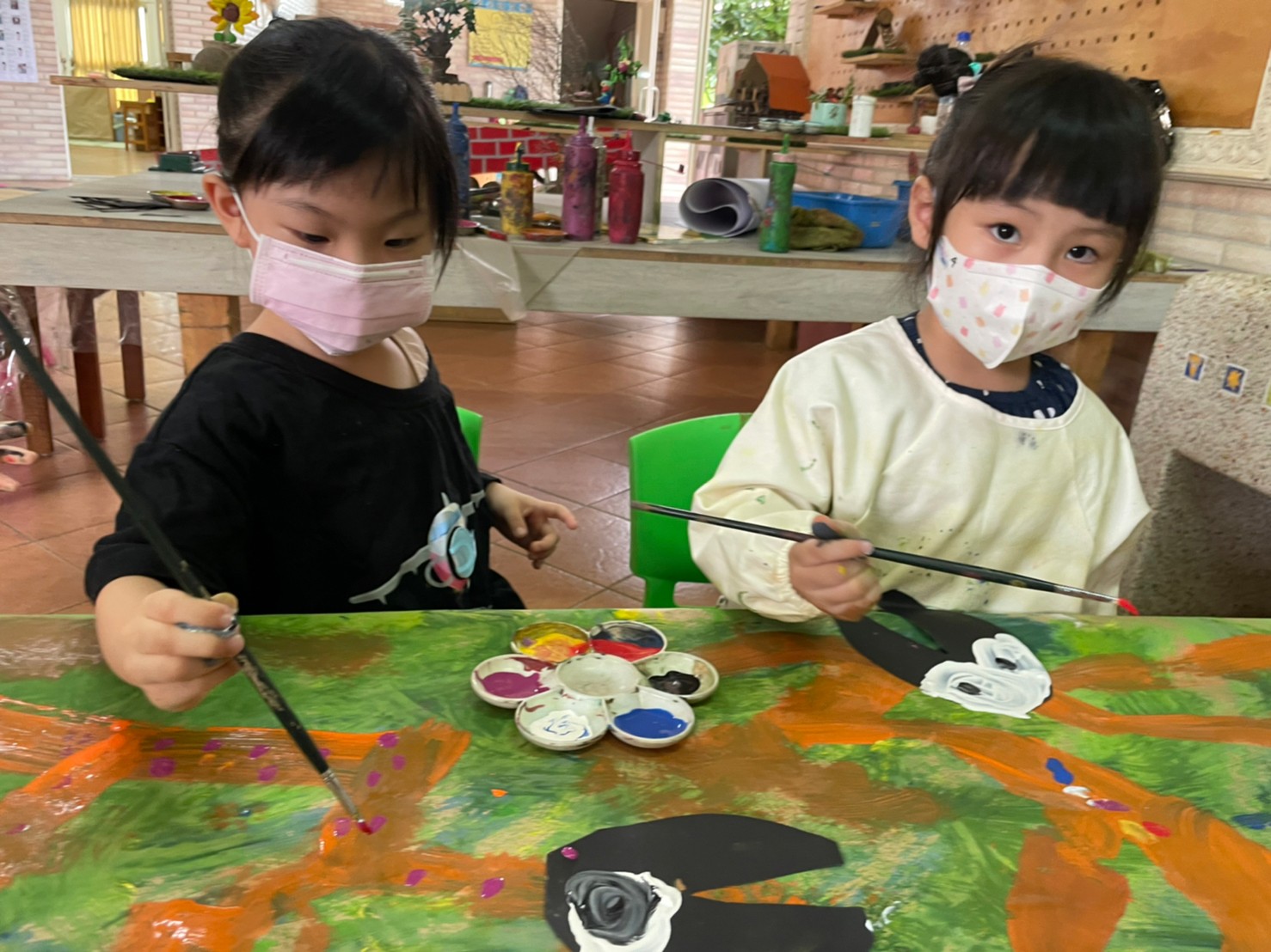 集體創作畫-我才不放手呢!