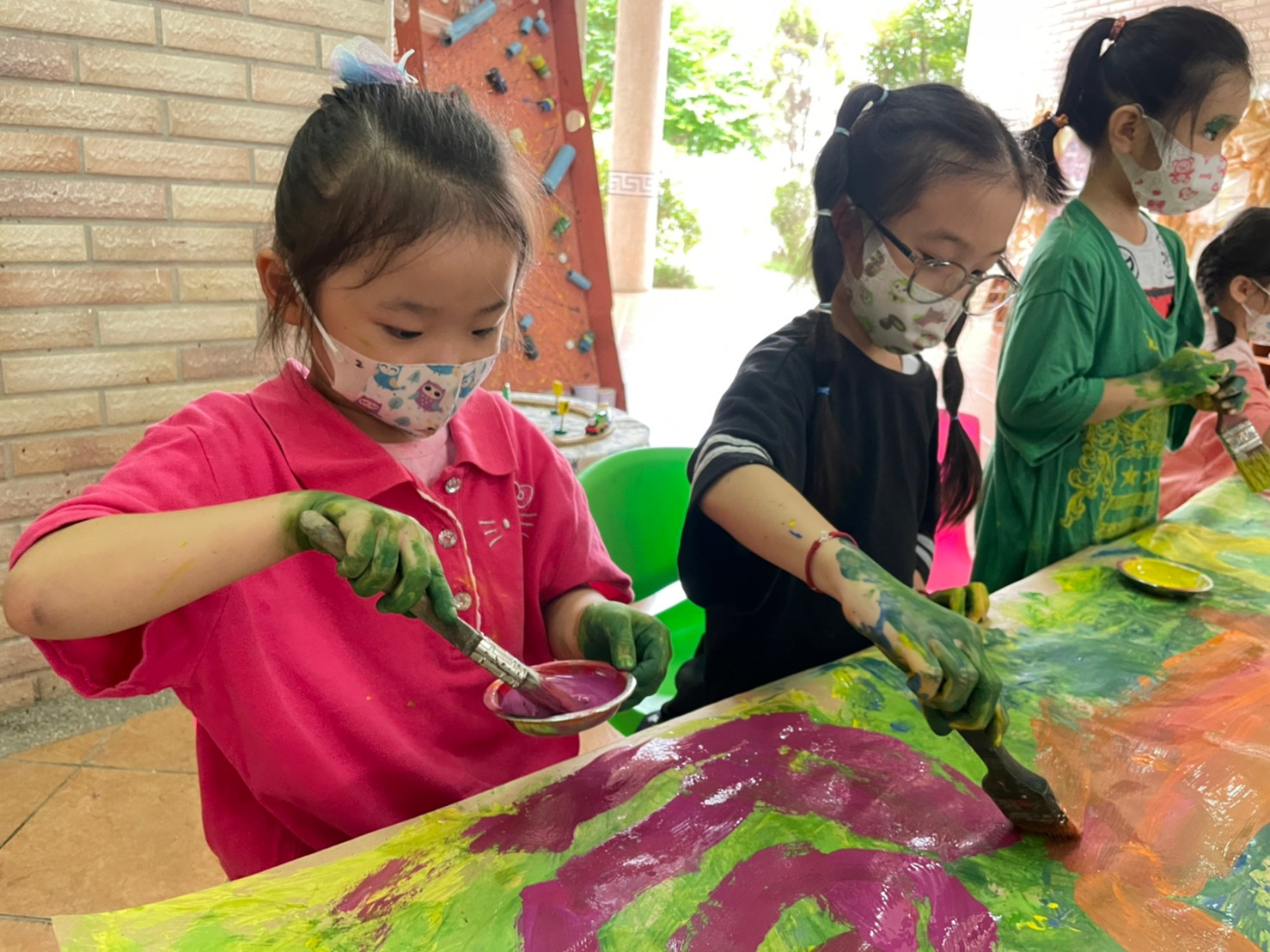 集體創作畫-我才不放手呢!