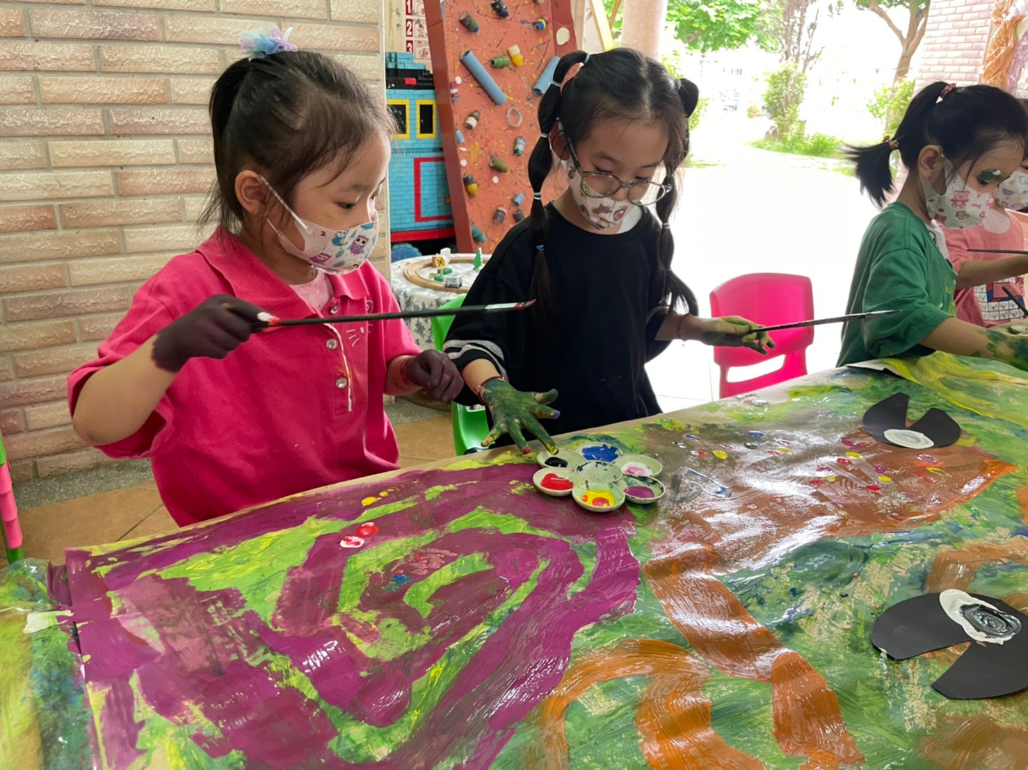 集體創作畫-我才不放手呢!