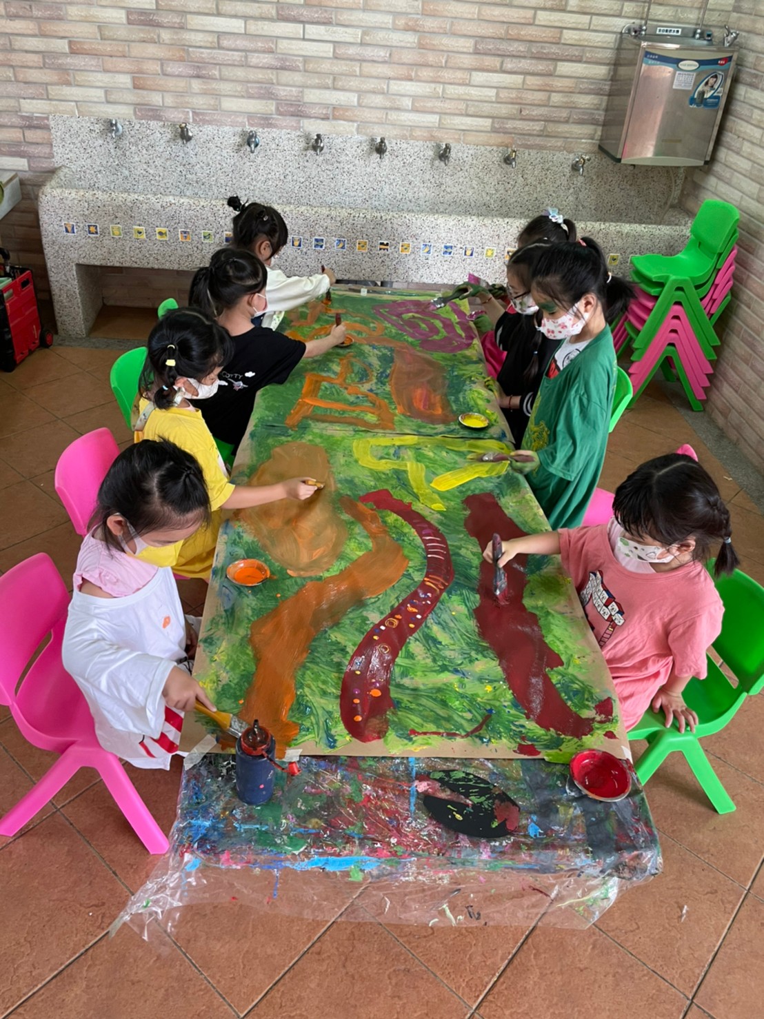 集體創作畫-我才不放手呢!