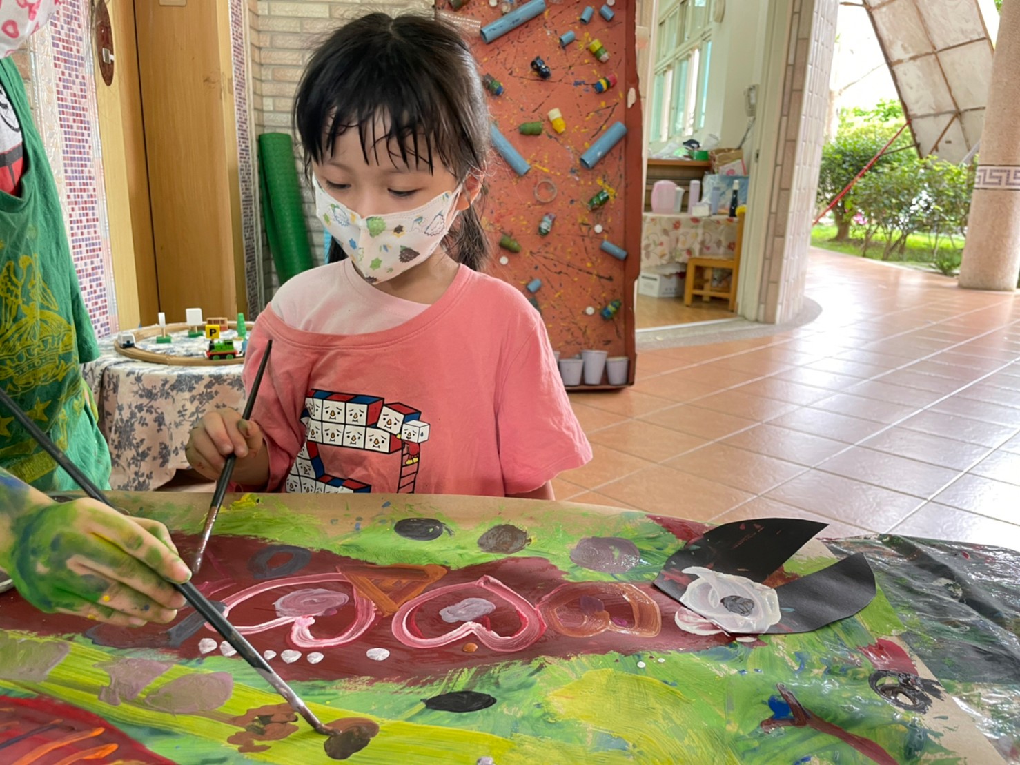 集體創作畫-我才不放手呢!