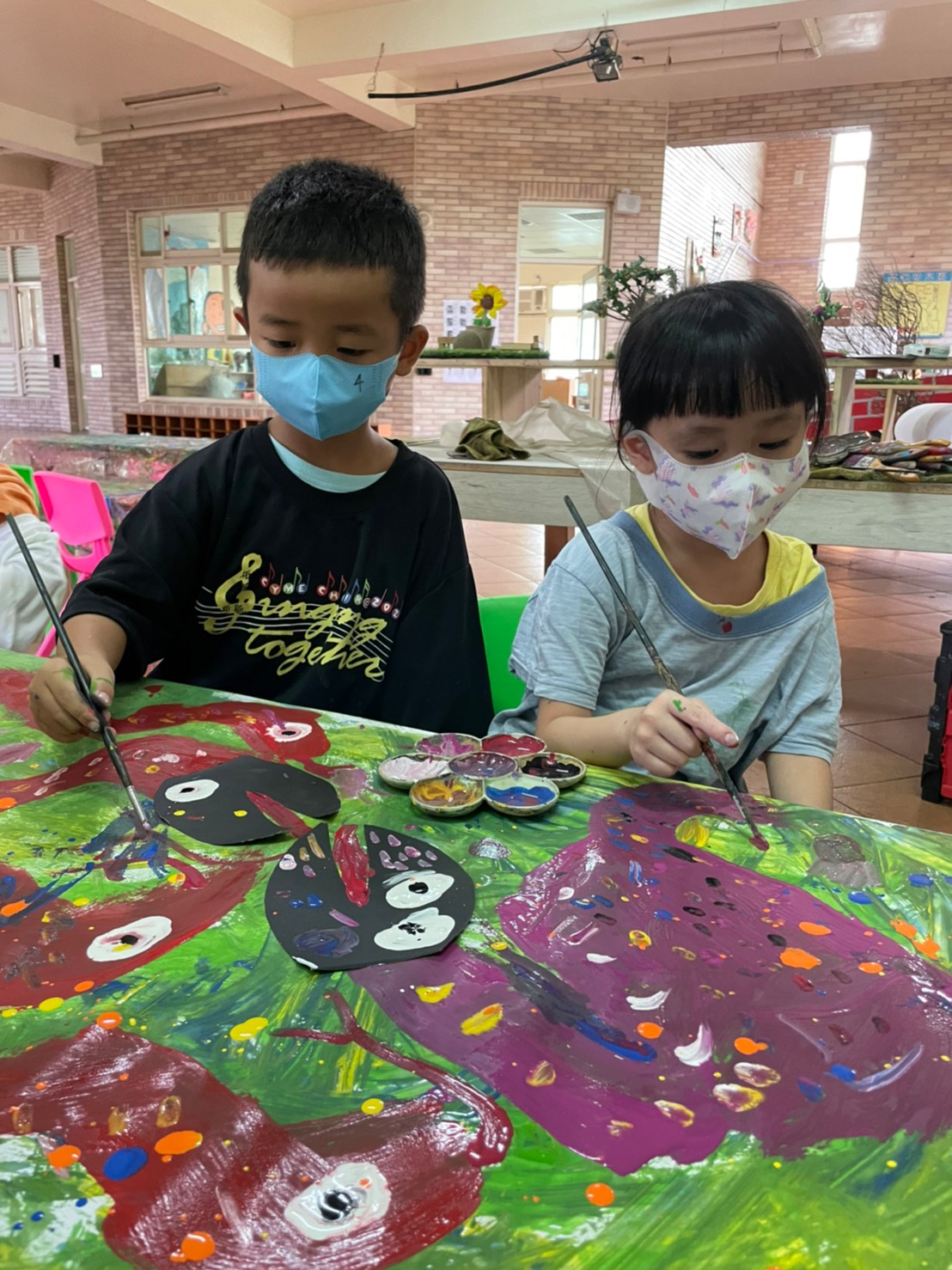 集體創作畫-我才不放手呢!