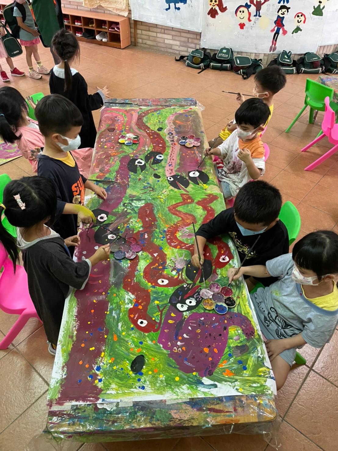 集體創作畫-我才不放手呢!