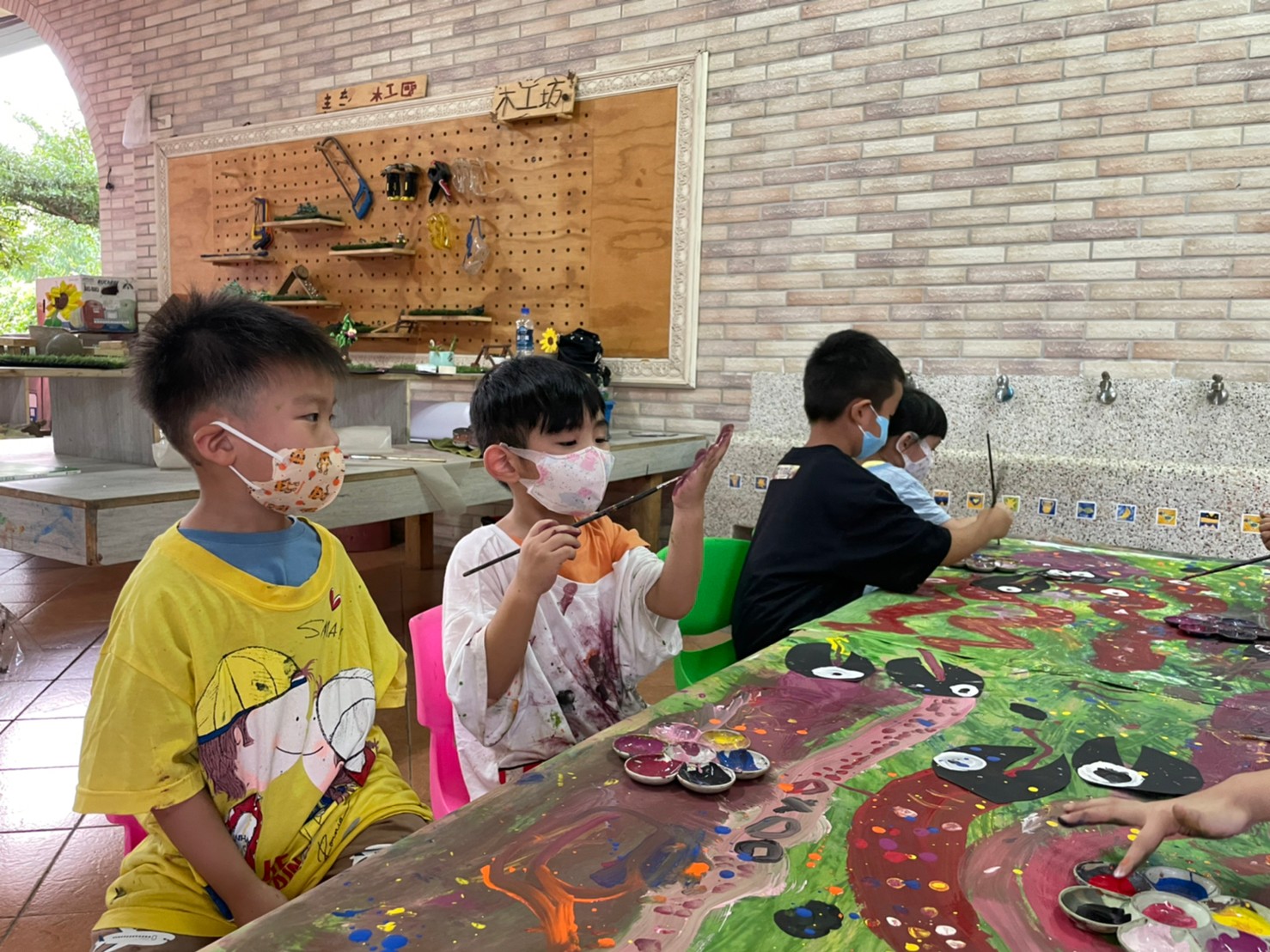 集體創作畫-我才不放手呢!